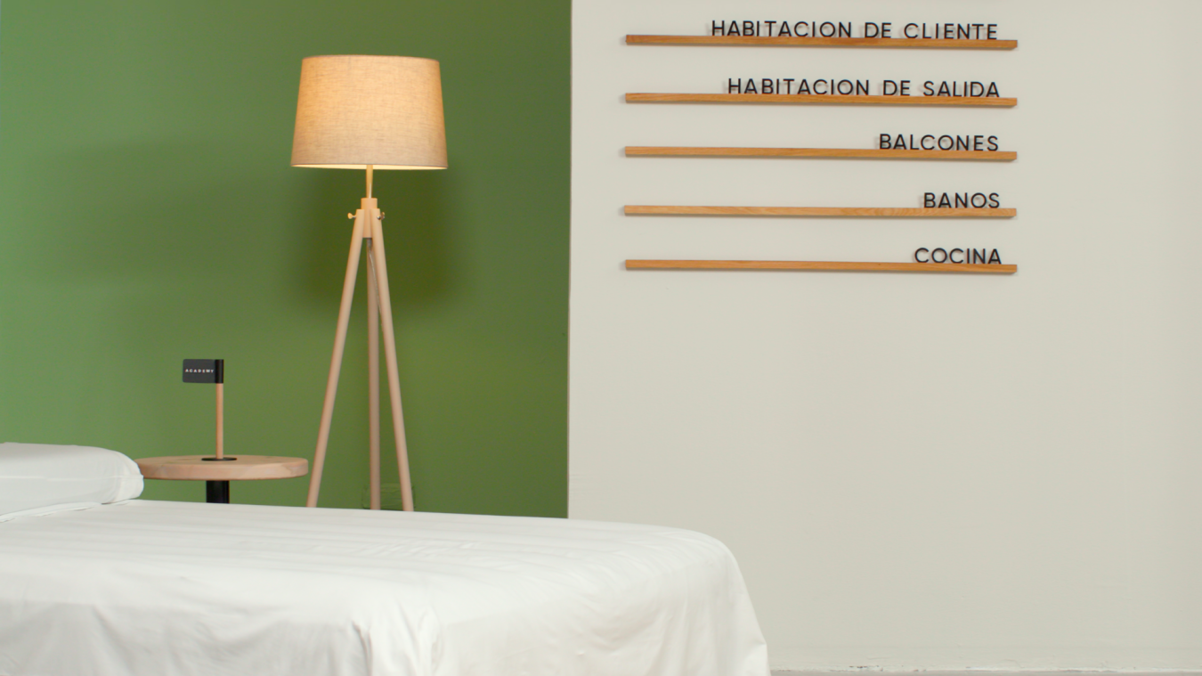 SERCOTEL_FORMACIONES_PLATÓ BUIT.00_01_25_11.Still025